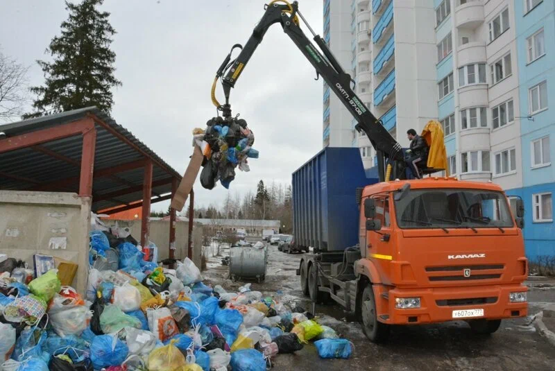 Вывоз бытового мусора в Холмске с погрузкой в октябре