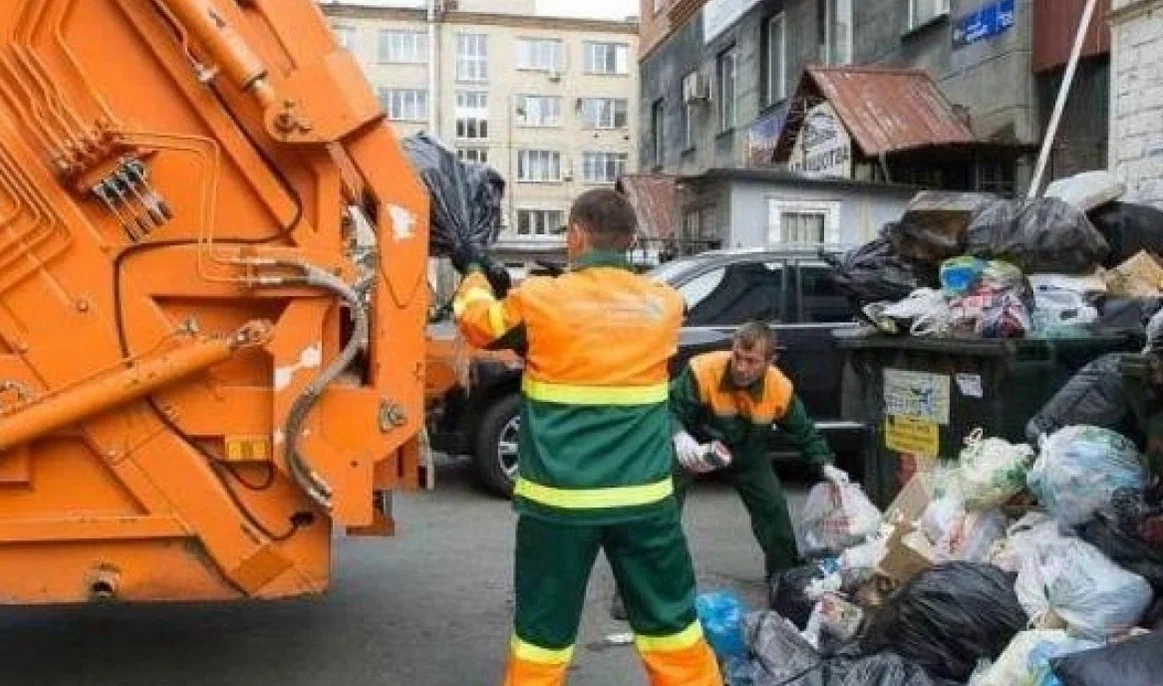 Срочный вывоз мусора в Холмске от ПроМусор — заказ день в день от 2927 руб., грузчики, цена