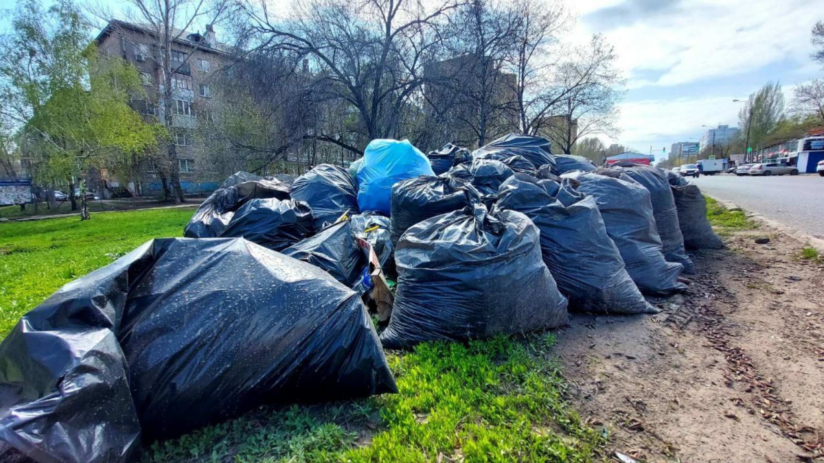 Вывоз и утилизация мусора после субботника в Холмске в октябре