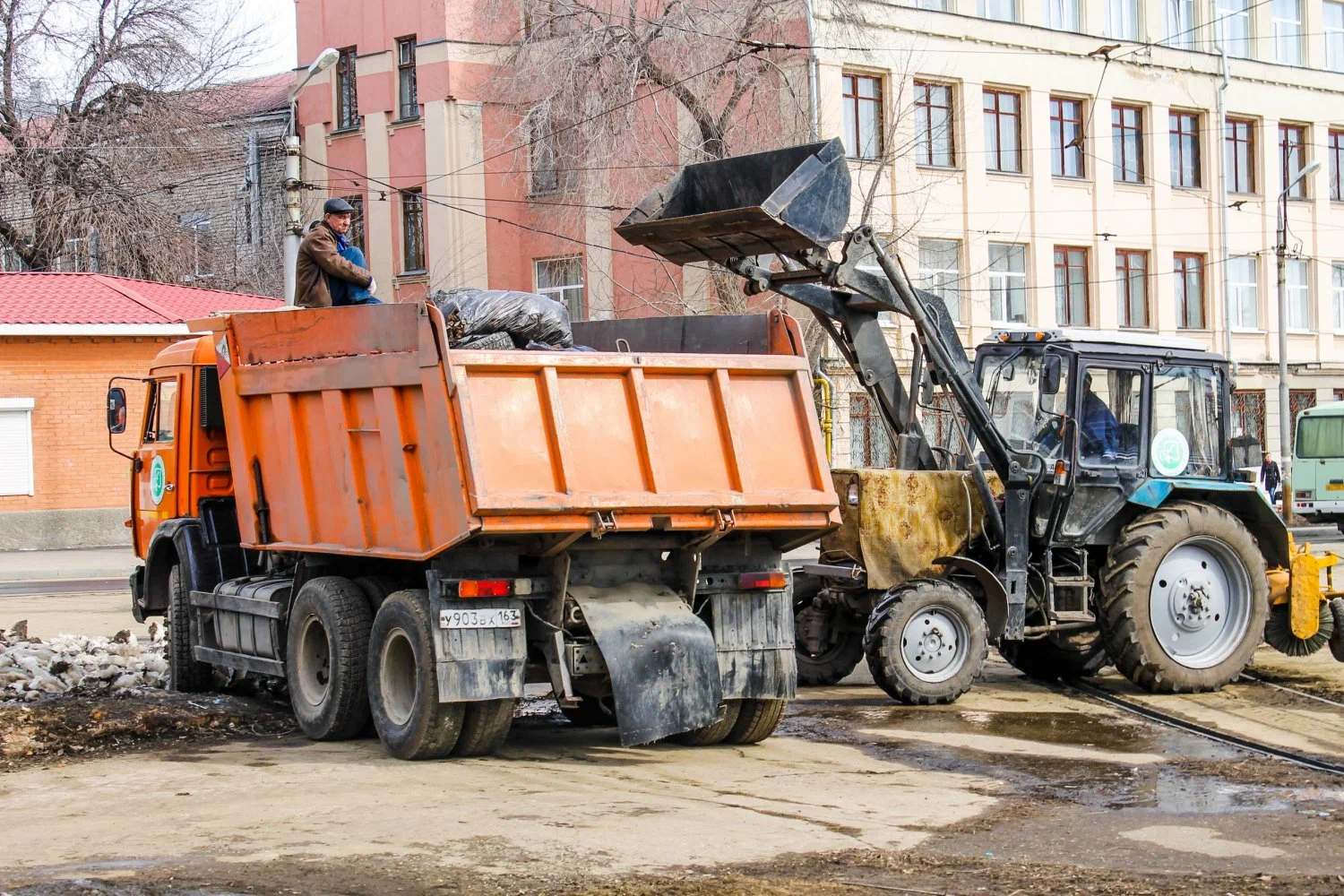 Вывоз мусора Камазом в Холмске – аренда и заказ Камаза 10 тонн от 2414 руб. в ПроМусор