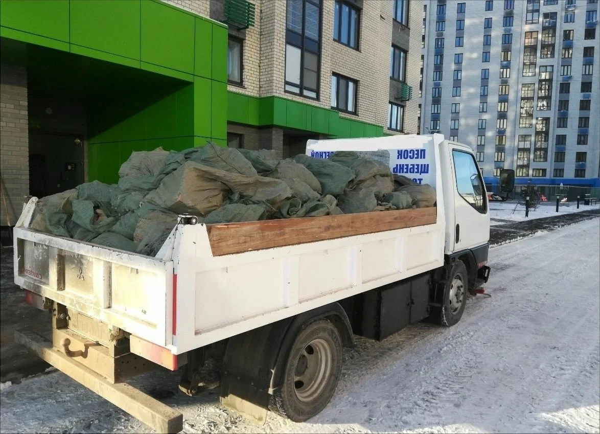 Вывоз мусора грузовым фургоном 3 тонны в Холмске — цена от 1387 руб., ПроМусор