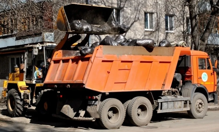Вывоз мусора грузовым фургоном 5 тонн в Холмске – ПроМусор, аренда, цена от 1592 руб
