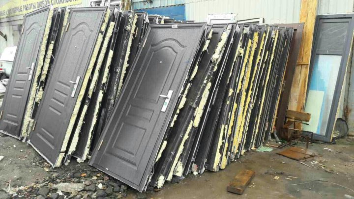 Вывоз металлических дверей с утилизацией в Холмске в октябре