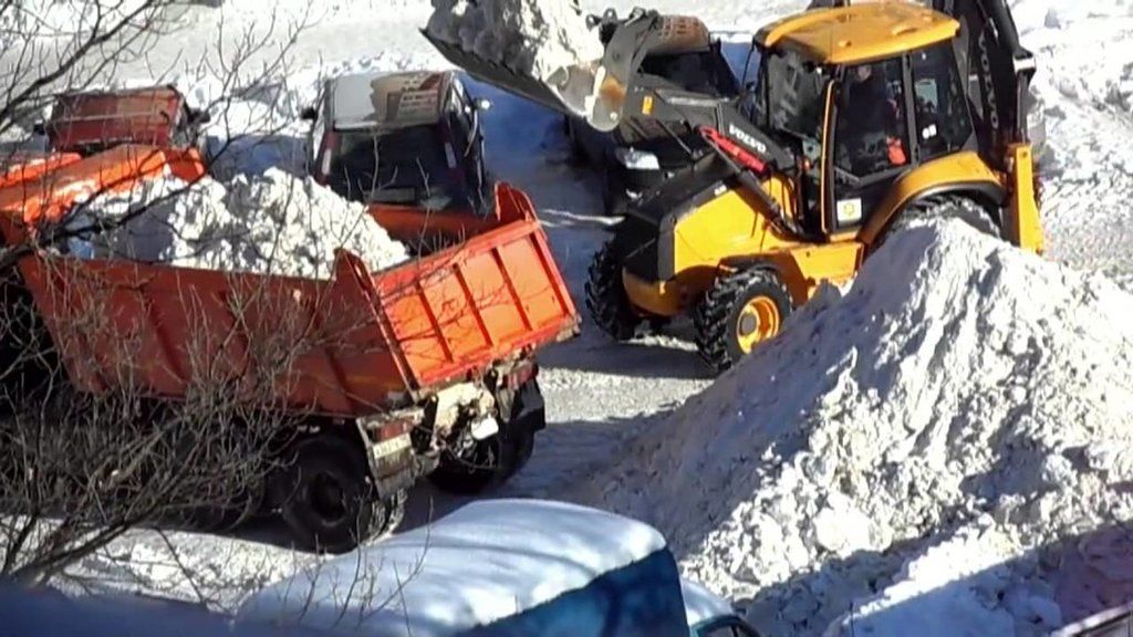 Вывоз снега с погрузкой в Холмске для организаций и частных лиц в октябре