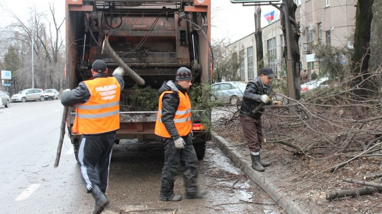 Уборка после стихийного бедствия в Холмске от 2927 руб